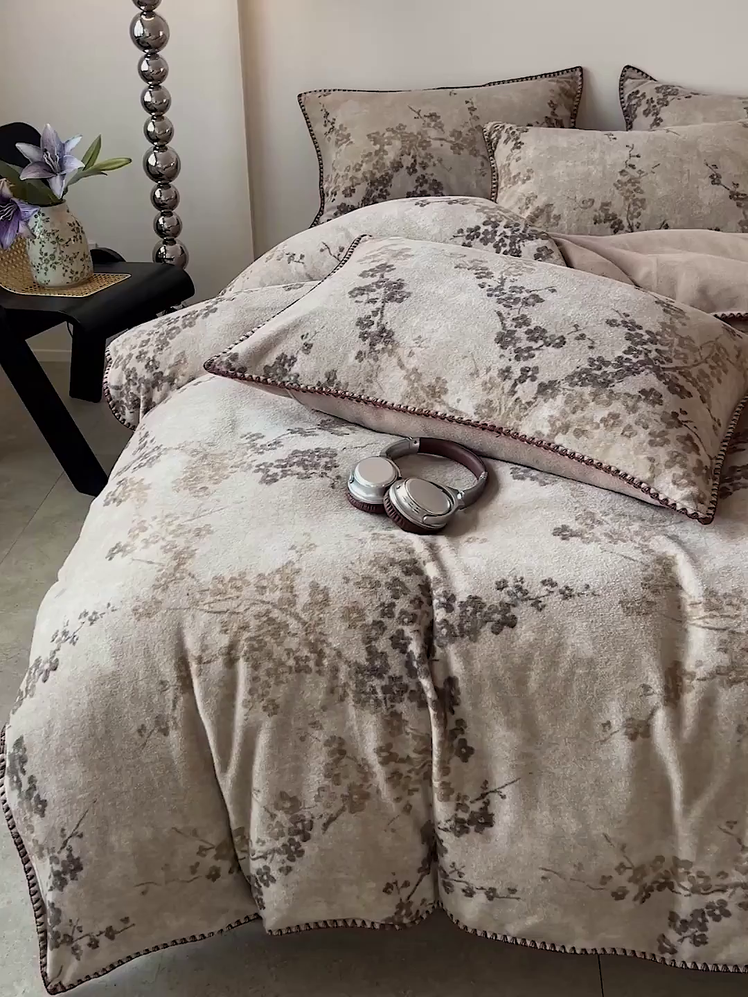 91家纺网 家纺一手货源 找家纺 品乐家纺 2025秋冬新款糯米绒缇肤绒印花贝壳边四件套 叶茂-驼