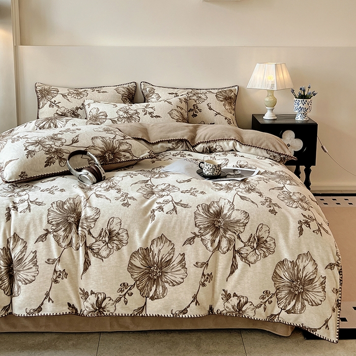 91家纺网 家纺一手货源 找家纺 品乐家纺 2025秋冬新款糯米绒缇肤绒印花贝壳边四件套 浅夏-咖