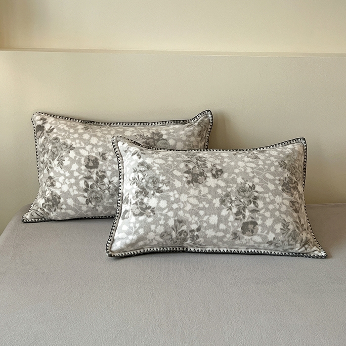 91家纺网 家纺一手货源 找家纺 品乐家纺 2025秋冬新款糯米绒缇肤绒印花贝壳边四件套 卡拉-灰