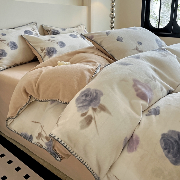 91家纺网 家纺一手货源 找家纺 品乐家纺 2025秋冬新款糯米绒缇肤绒印花贝壳边四件套 素影-紫