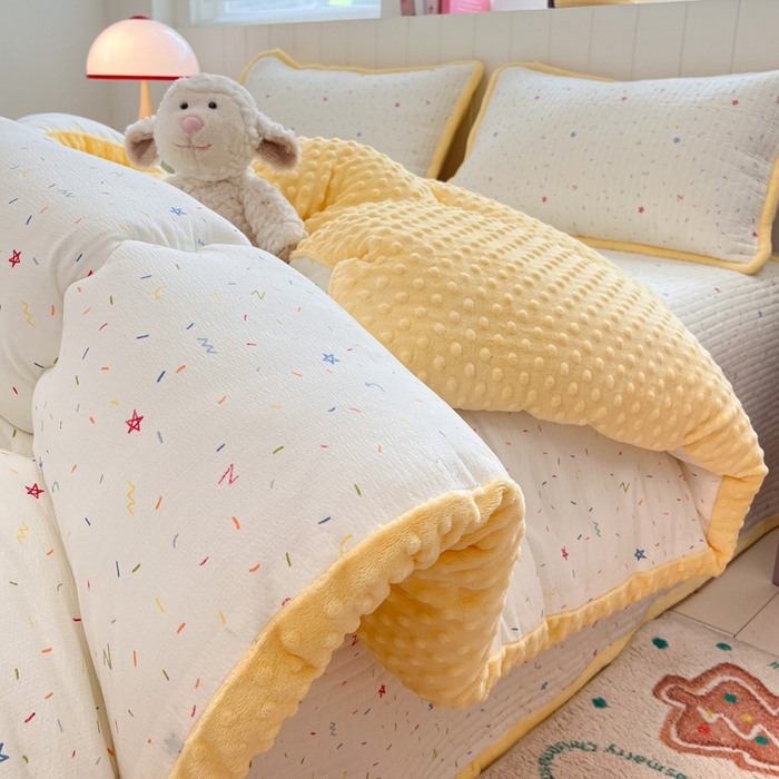 91家纺网 家纺一手货源 找家纺 铺尚美家纺 2025新款云感双层纱ins少女心可爱系加厚豆豆被床盖暖梦系列（小红书推荐） 彩带