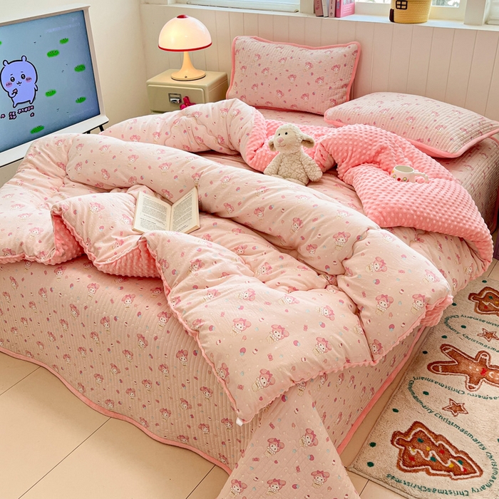 91家纺网 家纺一手货源 找家纺 铺尚美家纺 2025新款云感双层纱ins少女心可爱系加厚豆豆被床盖暖梦系列（小红书推荐） 粉奶油