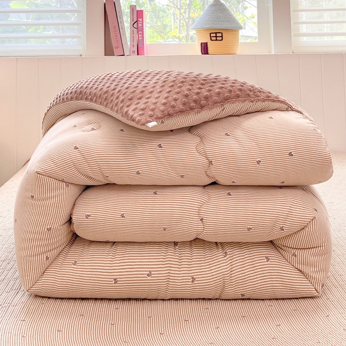 91家纺网 家纺一手货源 找家纺 铺尚美家纺 2025新款云感双层纱ins少女心可爱系加厚豆豆被床盖暖梦系列（小红书推荐） 条条心