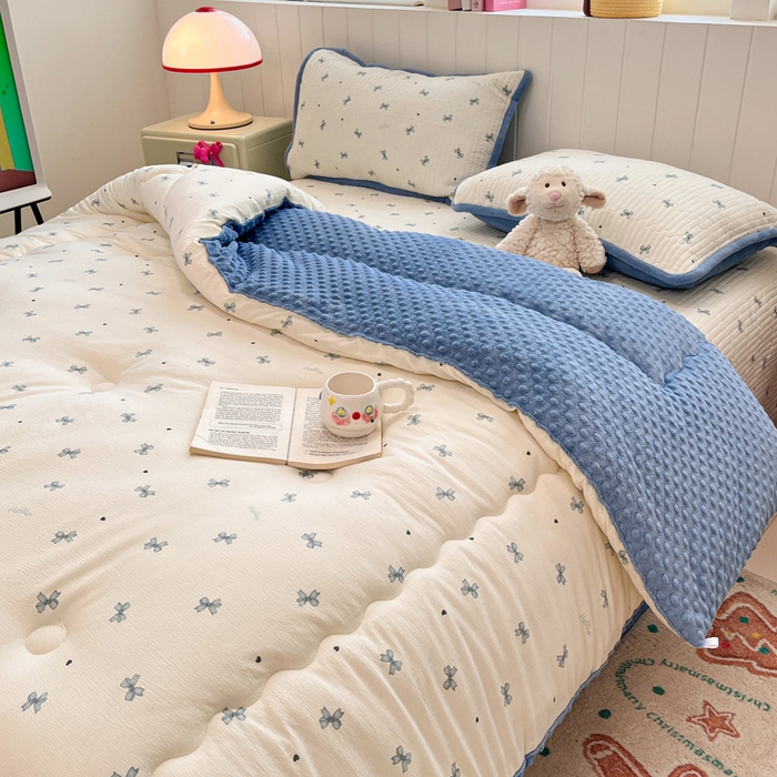 91家纺网 家纺一手货源 找家纺 铺尚美家纺 2025新款云感双层纱ins少女心可爱系加厚豆豆被床盖暖梦系列（小红书推荐） 小蓝蝶