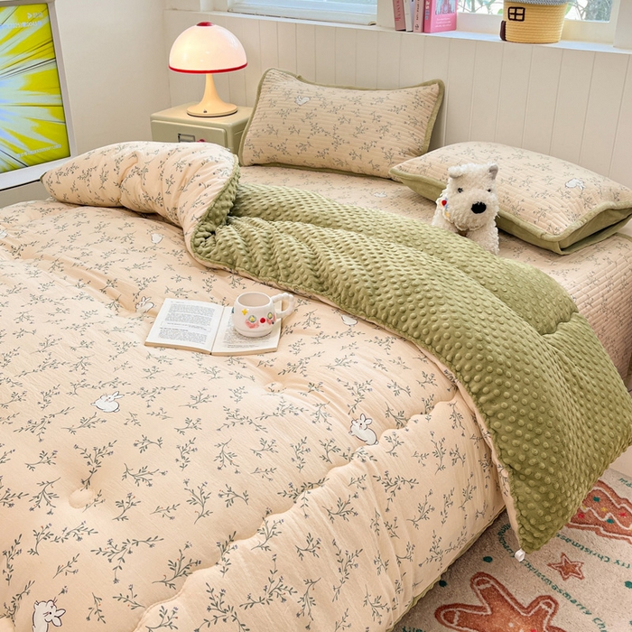 91家纺网 家纺一手货源 找家纺 铺尚美家纺 2025新款云感双层纱ins少女心可爱系加厚豆豆被床盖暖梦系列（小红书推荐） 一只兔