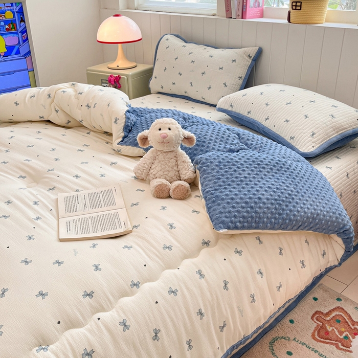 91家纺网 家纺一手货源 找家纺 铺尚美家纺 2025新款云感双层纱ins少女心可爱系加厚豆豆被床盖暖梦系列（小红书推荐） 小蓝蝶