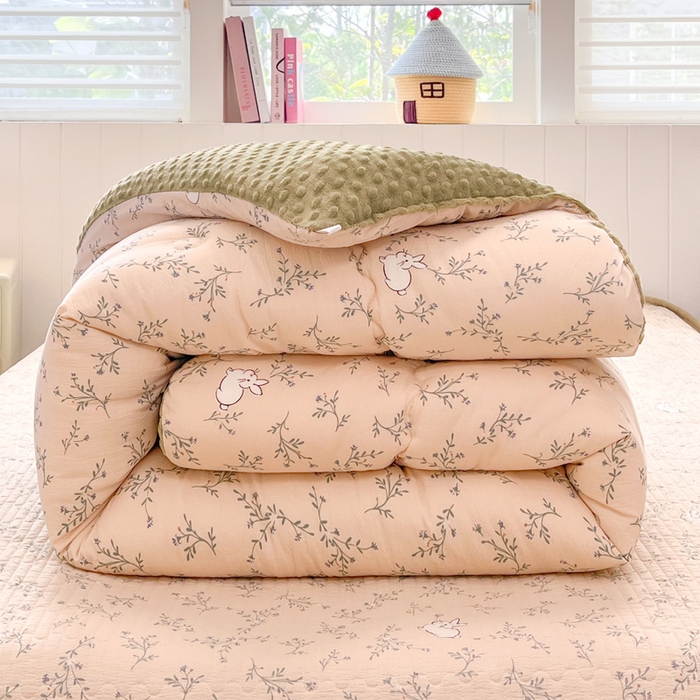 91家纺网 家纺一手货源 找家纺 铺尚美家纺 2025新款云感双层纱ins少女心可爱系加厚豆豆被床盖暖梦系列（小红书推荐） 一只兔