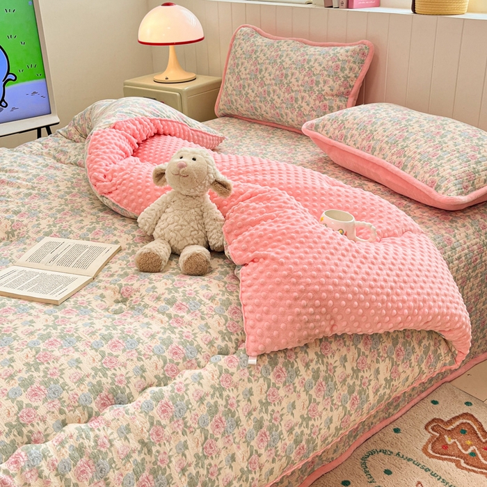 91家纺网 家纺一手货源 找家纺 铺尚美家纺 2025新款云感双层纱ins少女心可爱系加厚豆豆被床盖暖梦系列（小红书推荐） 童话集