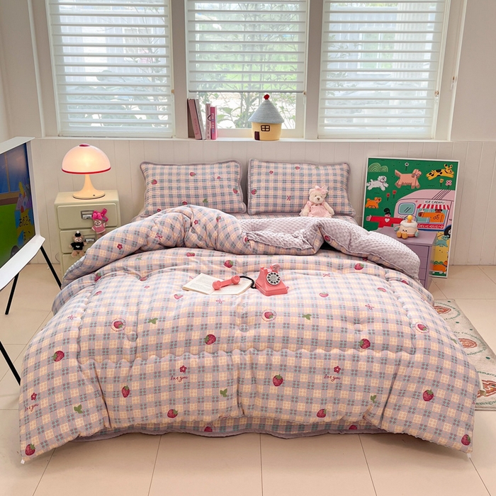 91家纺网 家纺一手货源 找家纺 铺尚美家纺 2025新款云感双层纱ins少女心可爱系加厚豆豆被床盖暖梦系列（小红书推荐） 草莓块