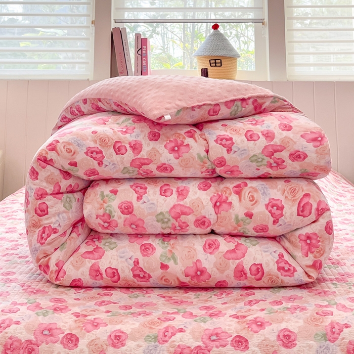 91家纺网 家纺一手货源 找家纺 铺尚美家纺 2025新款云感双层纱ins少女心可爱系加厚豆豆被床盖暖梦系列（小红书推荐） 桃恋曲