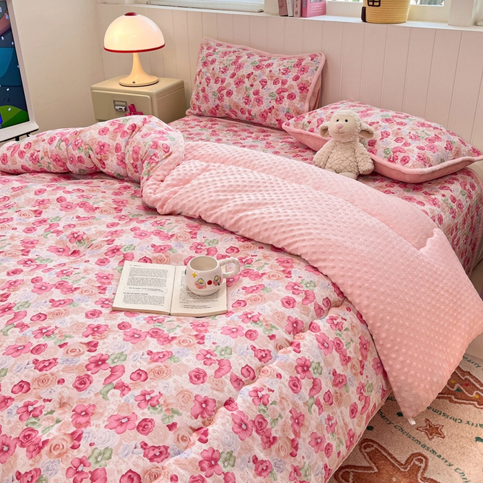 91家纺网 家纺一手货源 找家纺 铺尚美家纺 2025新款云感双层纱ins少女心可爱系加厚豆豆被床盖暖梦系列（小红书推荐） 桃恋曲