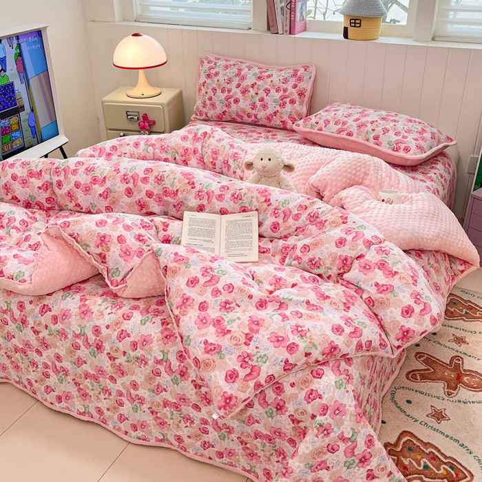 91家纺网 家纺一手货源 找家纺 铺尚美家纺 2025新款云感双层纱ins少女心可爱系加厚豆豆被床盖暖梦系列（小红书推荐） 桃恋曲