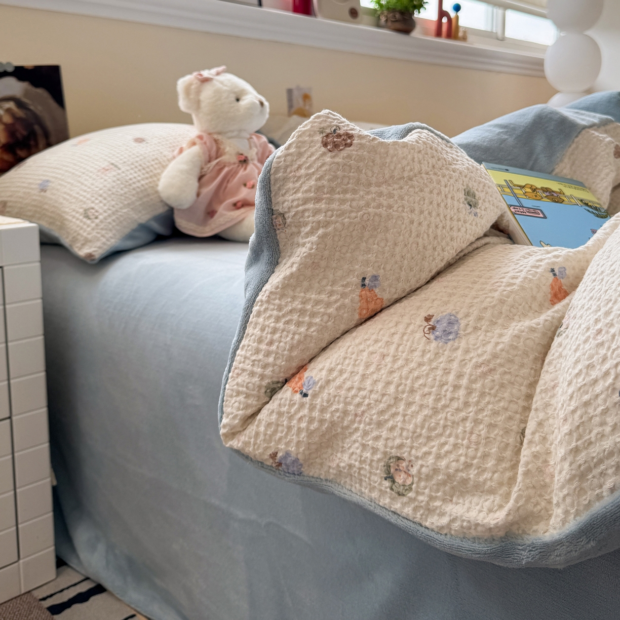 91家纺网 家纺一手货源 找家纺 雅居纺家纺 2025新款全棉华夫格+牛奶绒印花四件套 华夫格-牛奶绒 蓝色果园