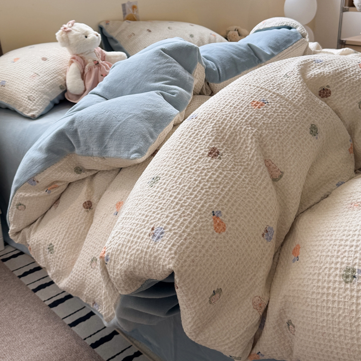 91家纺网 家纺一手货源 找家纺 雅居纺家纺 2025新款全棉华夫格+牛奶绒印花四件套 华夫格-牛奶绒 蓝色果园