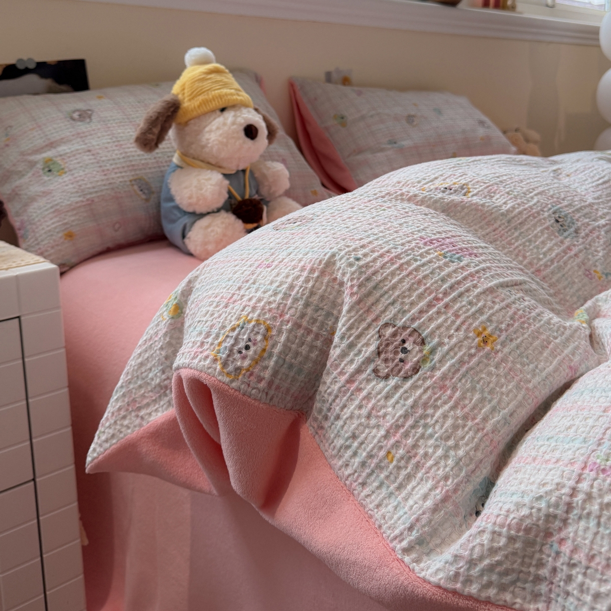 91家纺网 家纺一手货源 找家纺 雅居纺家纺 2025新款全棉华夫格+牛奶绒印花四件套 华夫格-牛奶绒 粉色小熊