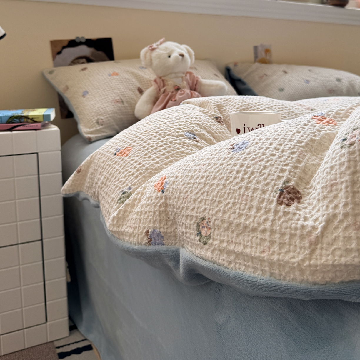 91家纺网 家纺一手货源 找家纺 雅居纺家纺 2025新款全棉华夫格+牛奶绒印花四件套 华夫格-牛奶绒 蓝色果园