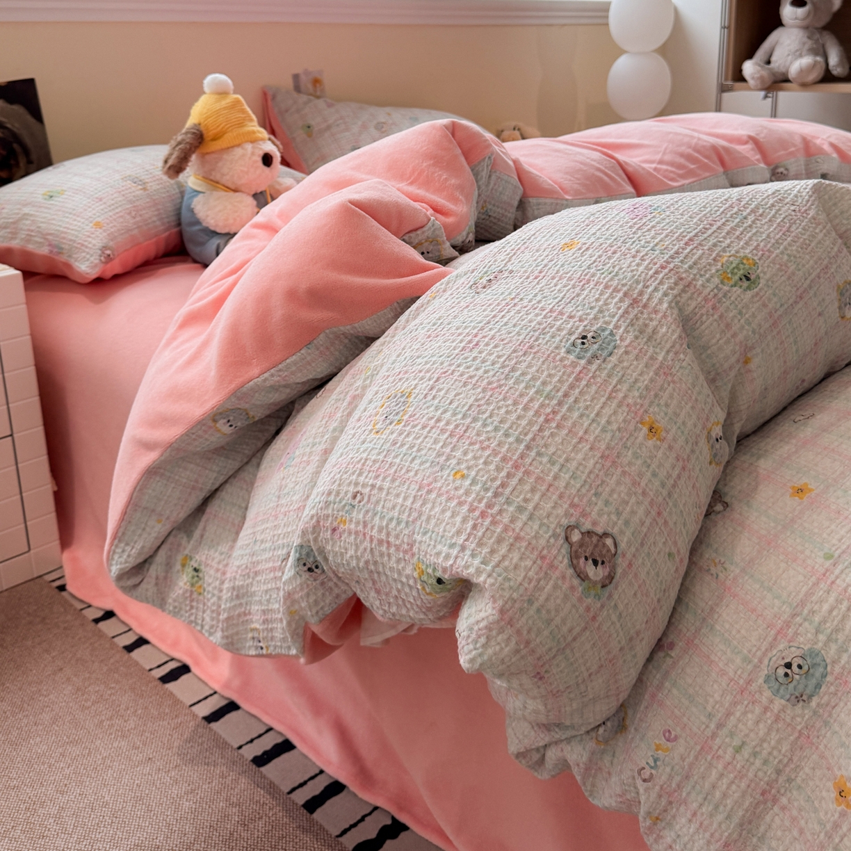 91家纺网 家纺一手货源 找家纺 雅居纺家纺 2025新款全棉华夫格+牛奶绒印花四件套 华夫格-牛奶绒 粉色小熊