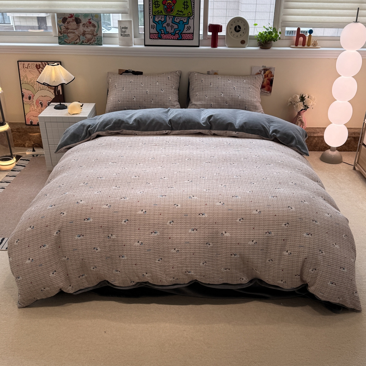 91家纺网 家纺一手货源 找家纺 雅居纺家纺 2025新款全棉华夫格+牛奶绒印花四件套 华夫格-牛奶绒  深灰小狗