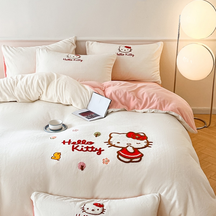 91家纺网 家纺一手货源 找家纺 雅居纺家纺 2025新款三丽鸥大版卡通毛巾绣牛奶绒四件套 公主KT