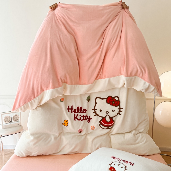 91家纺网 家纺一手货源 找家纺 雅居纺家纺 2025新款三丽鸥大版卡通毛巾绣牛奶绒四件套 公主KT