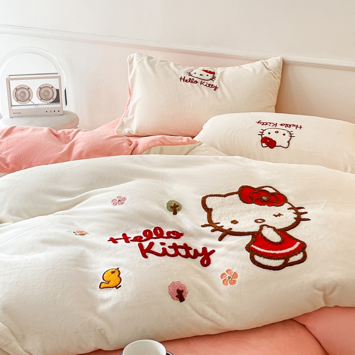 91家纺网 家纺一手货源 找家纺 雅居纺家纺 2025新款三丽鸥大版卡通毛巾绣牛奶绒四件套 公主KT