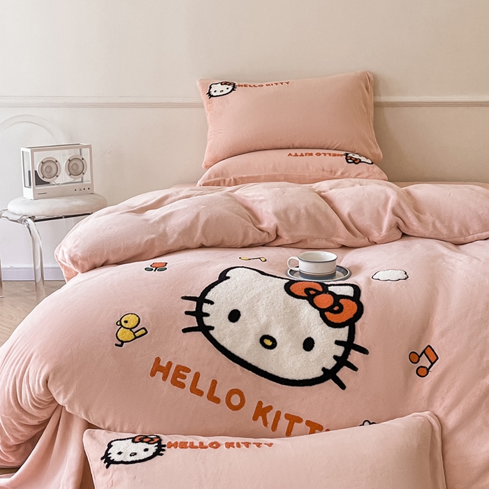 91家纺网 家纺一手货源 找家纺 雅居纺家纺 2025新款三丽鸥大版卡通毛巾绣牛奶绒四件套 甜心KT