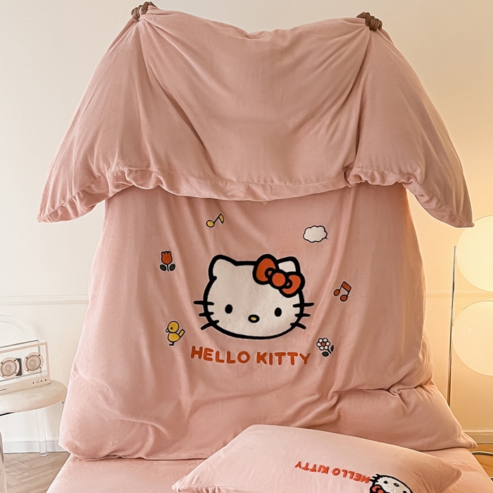 91家纺网 家纺一手货源 找家纺 雅居纺家纺 2025新款三丽鸥大版卡通毛巾绣牛奶绒四件套 甜心KT