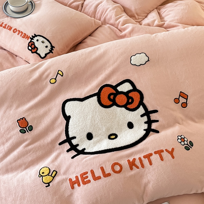 91家纺网 家纺一手货源 找家纺 雅居纺家纺 2025新款三丽鸥大版卡通毛巾绣牛奶绒四件套 甜心KT