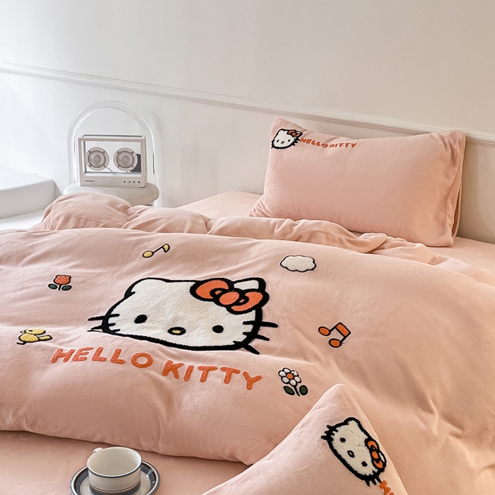 91家纺网 家纺一手货源 找家纺 雅居纺家纺 2025新款三丽鸥大版卡通毛巾绣牛奶绒四件套 甜心KT