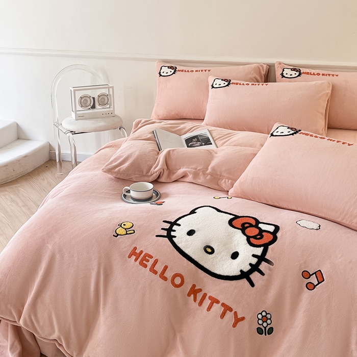 91家纺网 家纺一手货源 找家纺 雅居纺家纺 2025新款三丽鸥大版卡通毛巾绣牛奶绒四件套 甜心KT