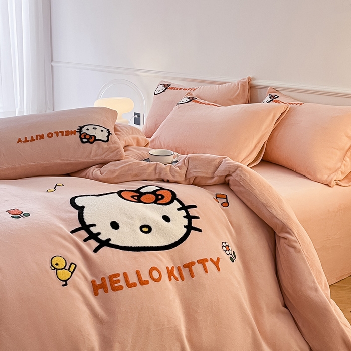 91家纺网 家纺一手货源 找家纺 雅居纺家纺 2025新款三丽鸥大版卡通毛巾绣牛奶绒四件套 甜心KT