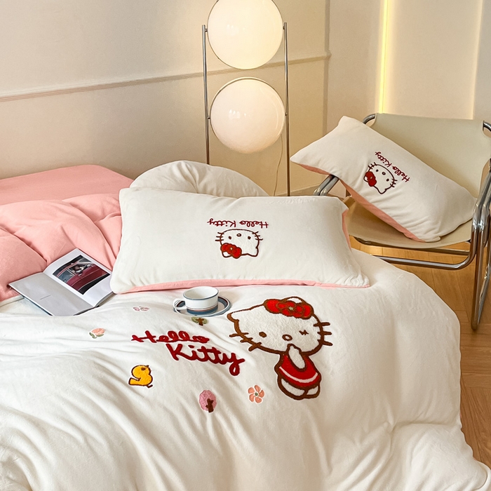 91家纺网 家纺一手货源 找家纺 （总）雅居纺家纺 2025新款三丽鸥大版卡通毛巾绣牛奶绒四件套