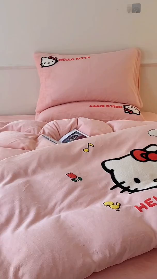 91家纺网 家纺一手货源 找家纺 雅居纺家纺 2025新款三丽鸥大版卡通毛巾绣牛奶绒四件套 甜心KT