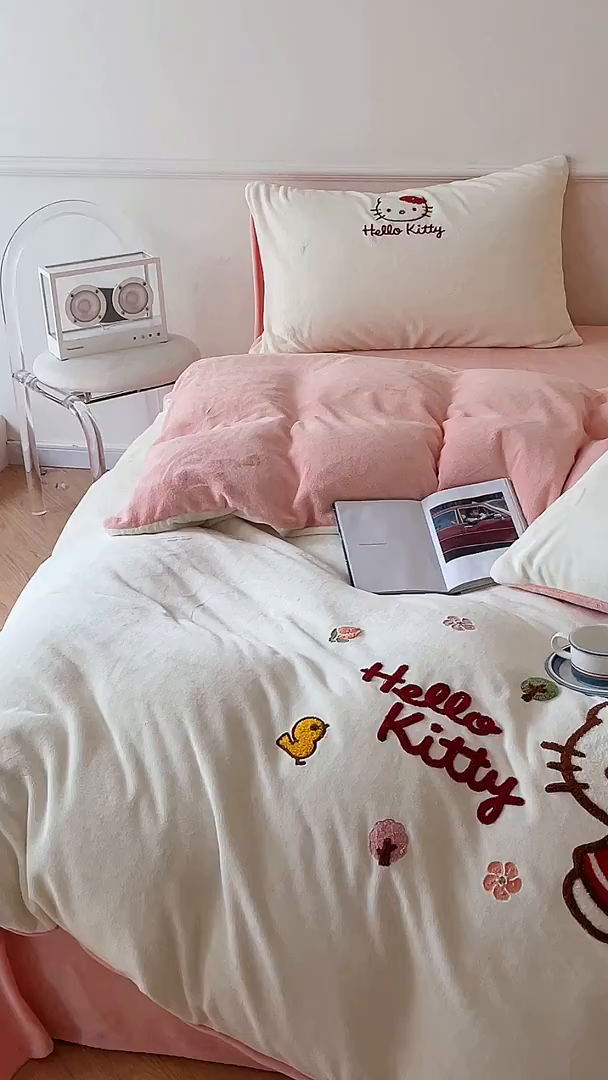 91家纺网 家纺一手货源 找家纺 （总）雅居纺家纺 2025新款三丽鸥大版卡通毛巾绣牛奶绒四件套