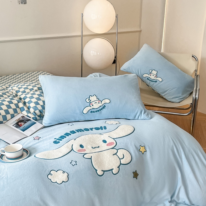 91家纺网 家纺一手货源 找家纺 雅居纺家纺 2025新款三丽鸥大版卡通毛巾绣牛奶绒四件套 玉桂狗