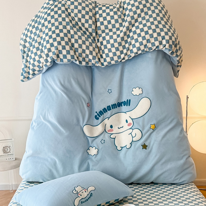 91家纺网 家纺一手货源 找家纺 雅居纺家纺 2025新款三丽鸥大版卡通毛巾绣牛奶绒四件套 玉桂狗