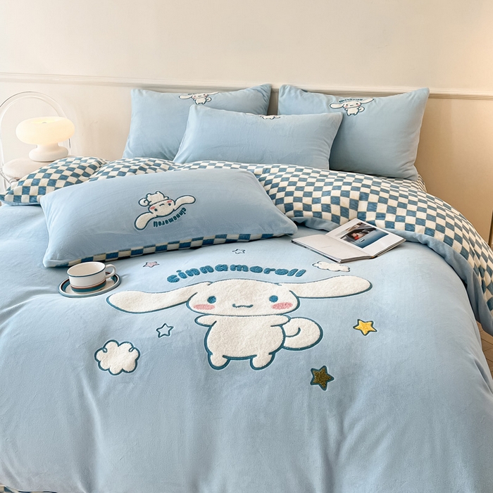 91家纺网 家纺一手货源 找家纺 雅居纺家纺 2025新款三丽鸥大版卡通毛巾绣牛奶绒四件套 玉桂狗