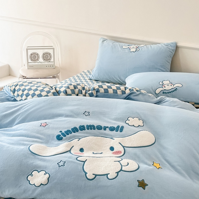 91家纺网 家纺一手货源 找家纺 雅居纺家纺 2025新款三丽鸥大版卡通毛巾绣牛奶绒四件套 玉桂狗