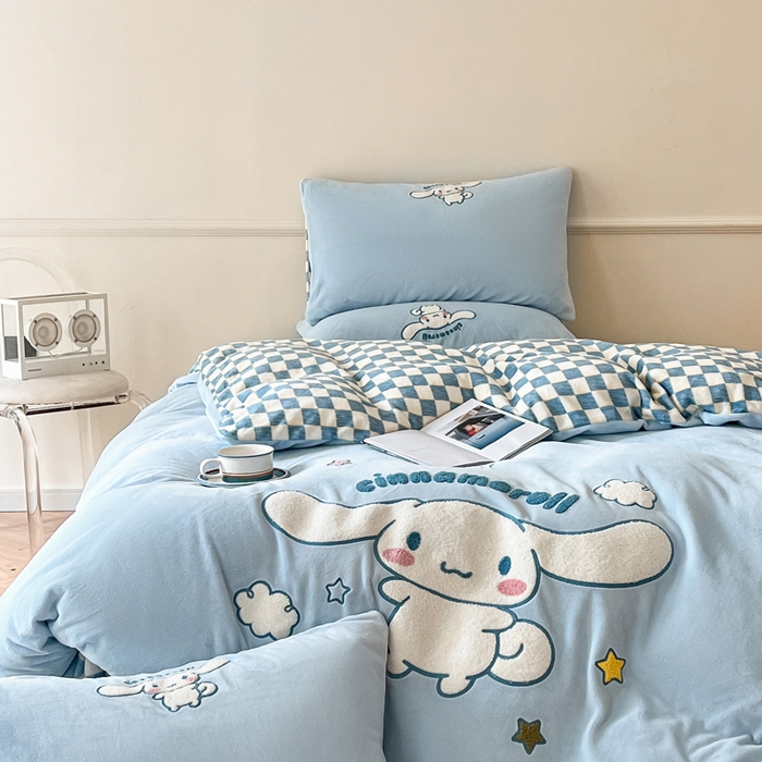 91家纺网 家纺一手货源 找家纺 雅居纺家纺 2025新款三丽鸥大版卡通毛巾绣牛奶绒四件套 玉桂狗