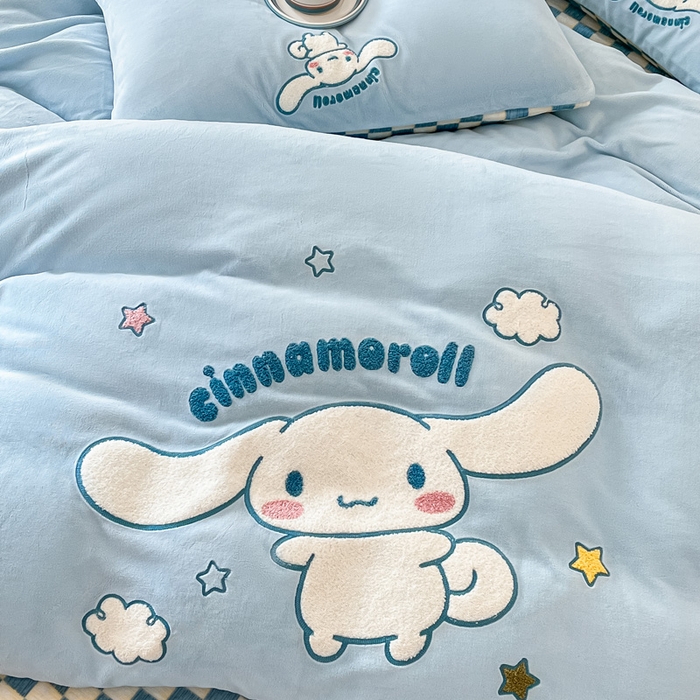 91家纺网 家纺一手货源 找家纺 雅居纺家纺 2025新款三丽鸥大版卡通毛巾绣牛奶绒四件套 玉桂狗