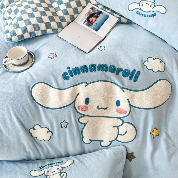 91家纺网 家纺一手货源 找家纺 雅居纺家纺 2025新款三丽鸥大版卡通毛巾绣牛奶绒四件套 玉桂狗