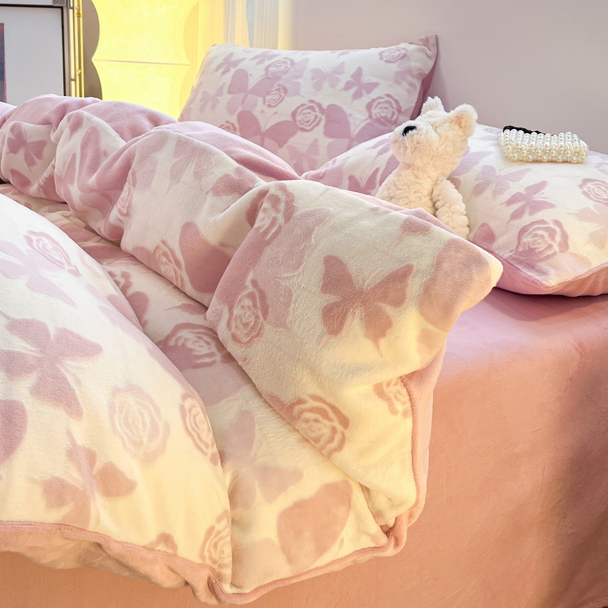 91家纺网 家纺一手货源 找家纺 如一 2025新款3D雕花绒牛奶绒四件套第二批 蝴蝶-豆沙