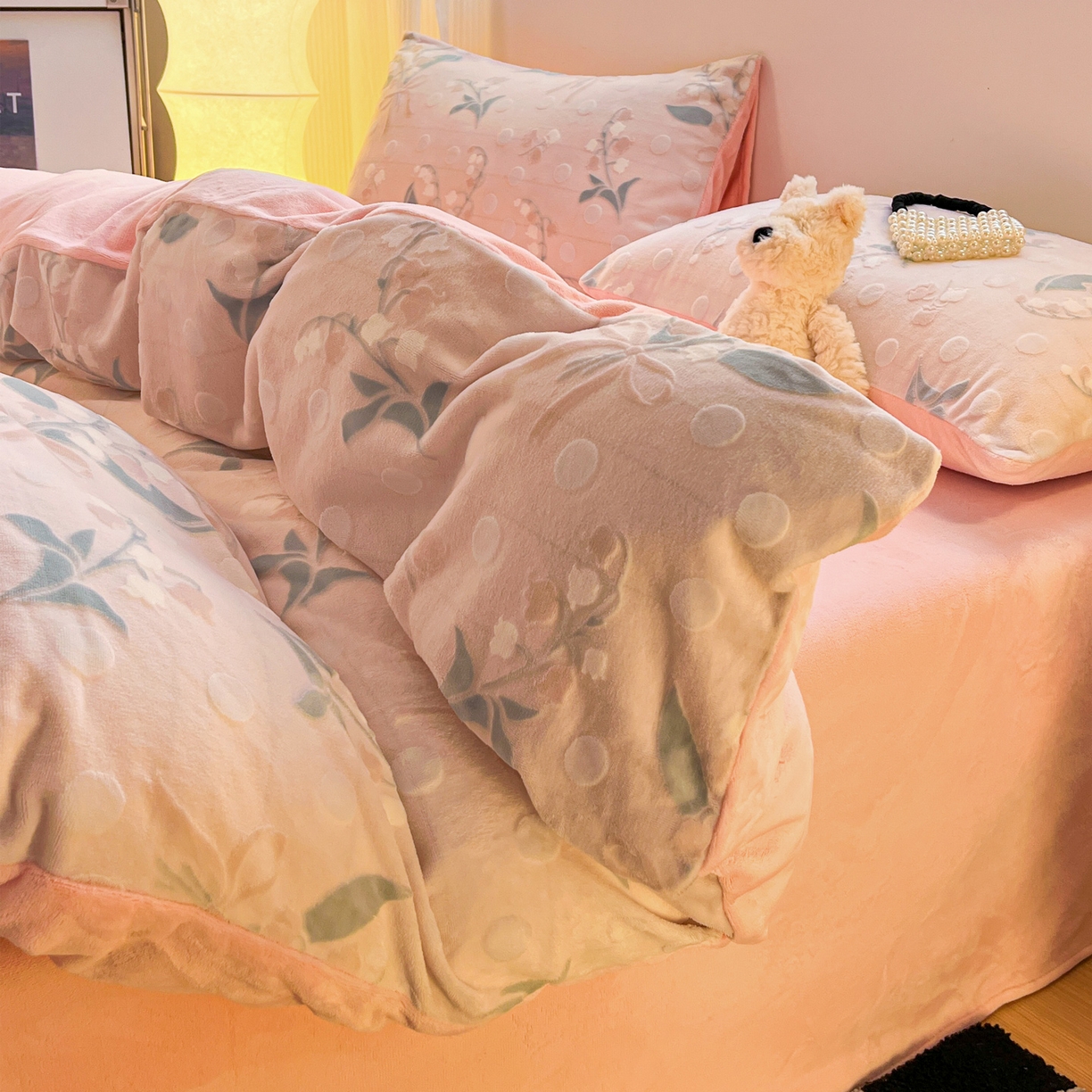 91家纺网 家纺一手货源 找家纺 如一 2025新款3D雕花绒牛奶绒四件套第二批 花颜-粉