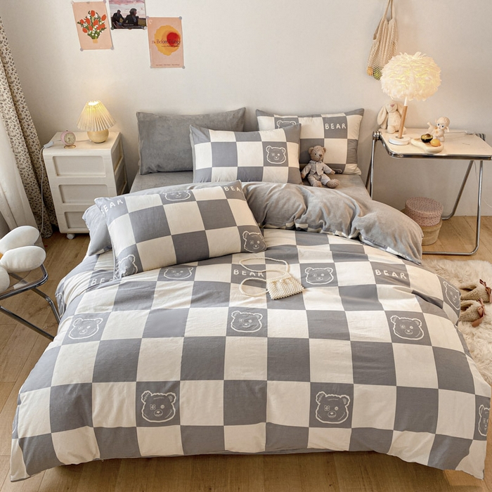 91家纺网 家纺一手货源 找家纺 晨希家居 2025A面40支全棉印花B版高克重牛奶绒棉加绒多规格套件棉加绒  灰格熊