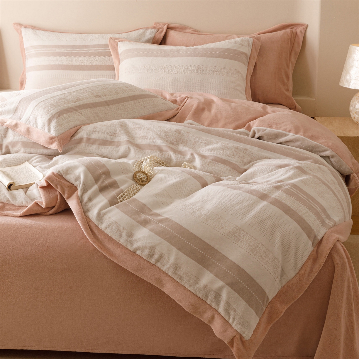 91家纺网 家纺一手货源 找家纺 （总）恬思语家纺 2025新款亲肤舒适无印风宽边立体烂花牛奶绒四件套