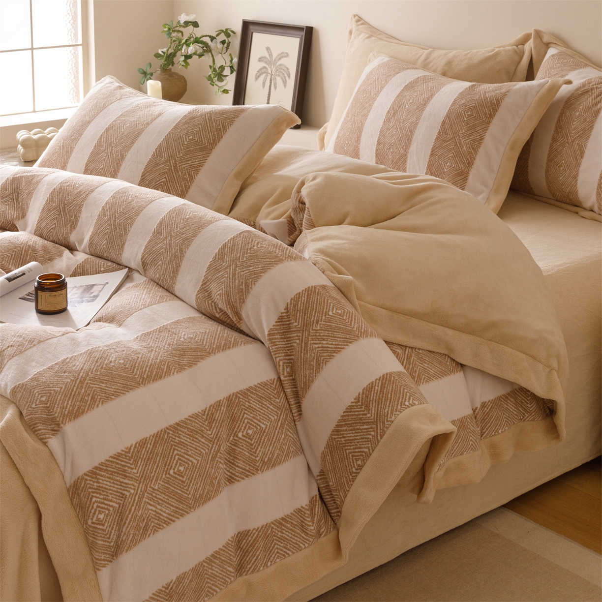 91家纺网 家纺一手货源 找家纺 恬思语家纺 2025新款亲肤舒适无印风宽边立体烂花牛奶绒四件套 条纹主义-卡其