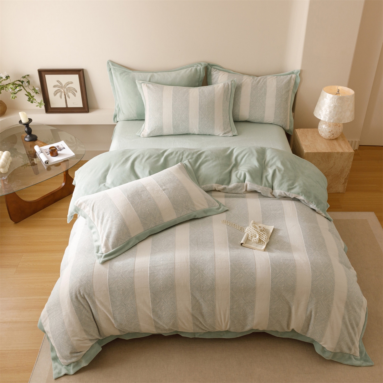 91家纺网 家纺一手货源 找家纺 恬思语家纺 2025新款亲肤舒适无印风宽边立体烂花牛奶绒四件套 简约人生-绿