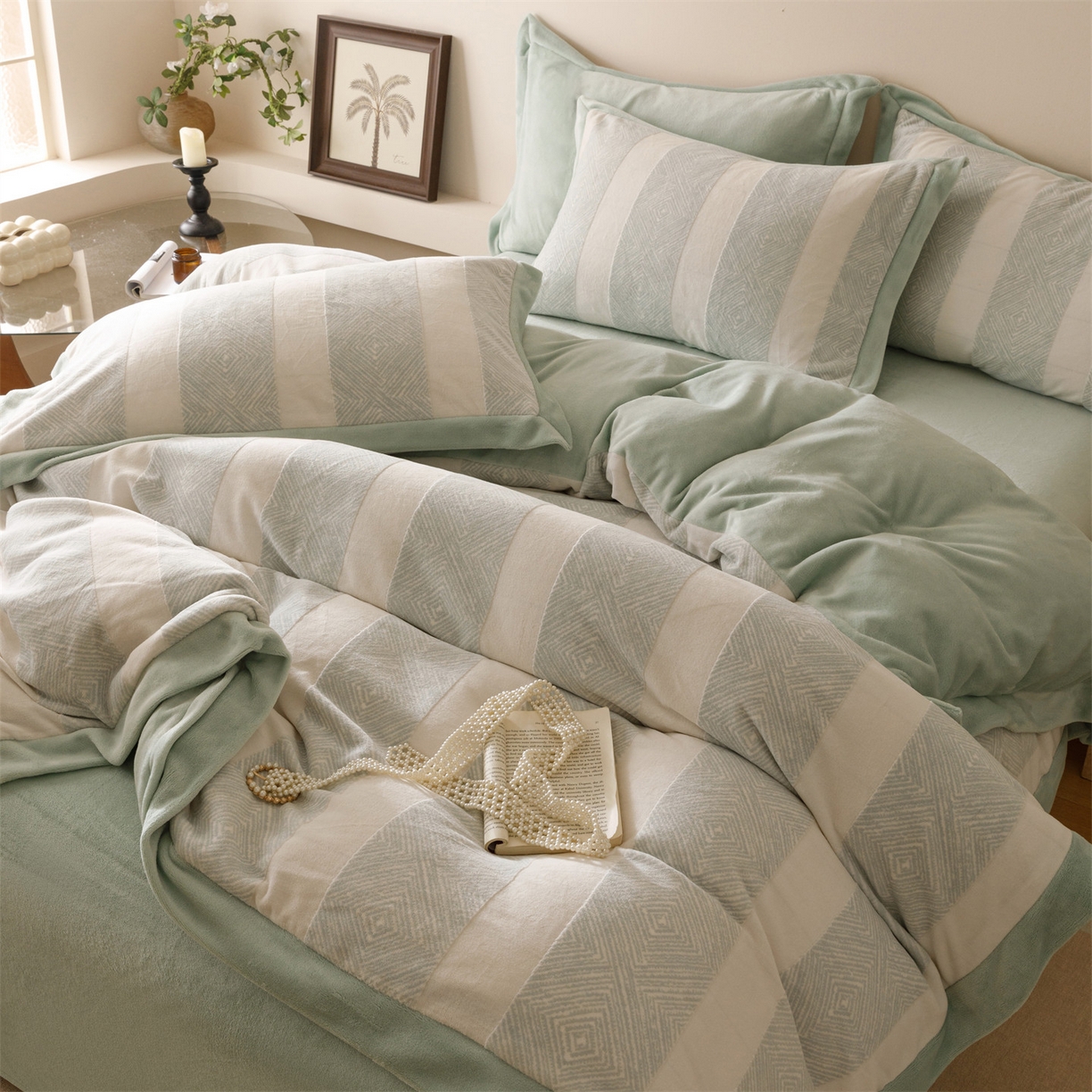 91家纺网 家纺一手货源 找家纺 恬思语家纺 2025新款亲肤舒适无印风宽边立体烂花牛奶绒四件套 简约人生-绿