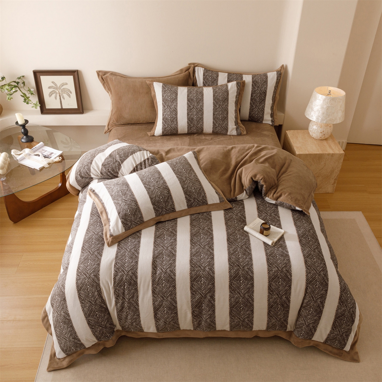 91家纺网 家纺一手货源 找家纺 恬思语家纺 2025新款亲肤舒适无印风宽边立体烂花牛奶绒四件套 条纹主义-深咖