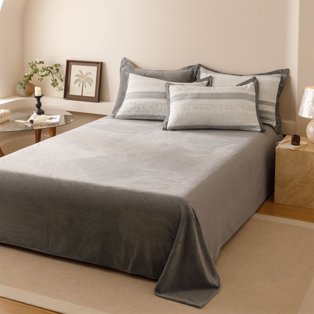 91家纺网 家纺一手货源 找家纺 恬思语家纺 2025新款亲肤舒适无印风宽边立体烂花牛奶绒四件套 简约人生-灰